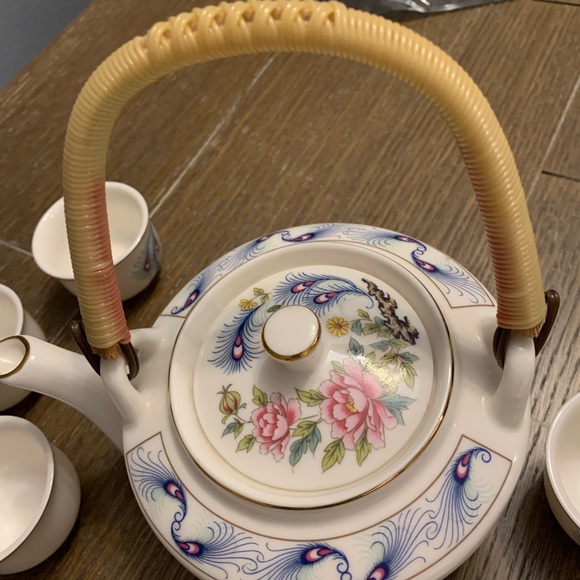 Vintage Snow Bone China Teapot with 6 cups - Picture 11 of 14